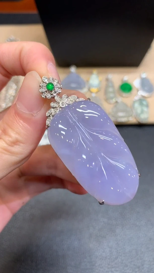 【闪购商品】翡翠颈饰18K金镶嵌叶子【无服务费】