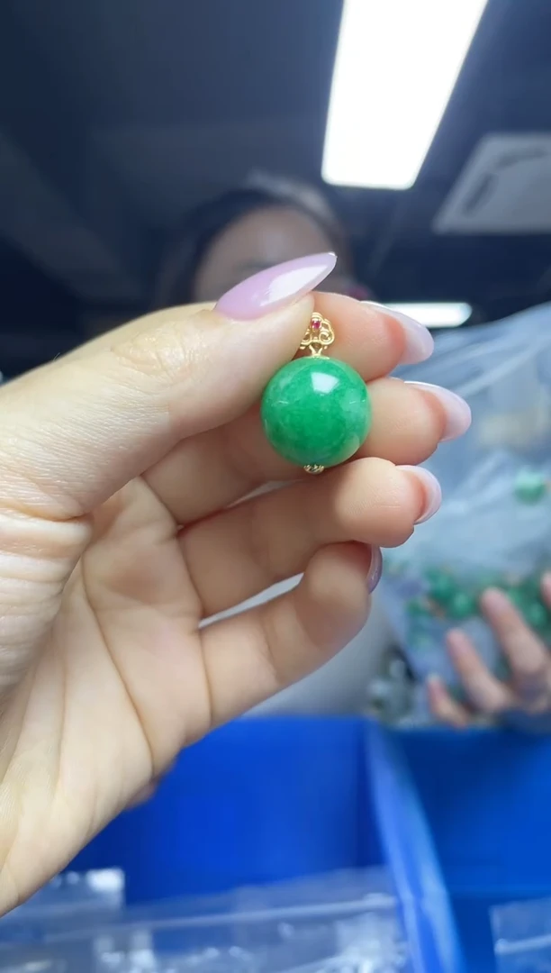 翡翠未镶嵌颈饰（多样性发一件）