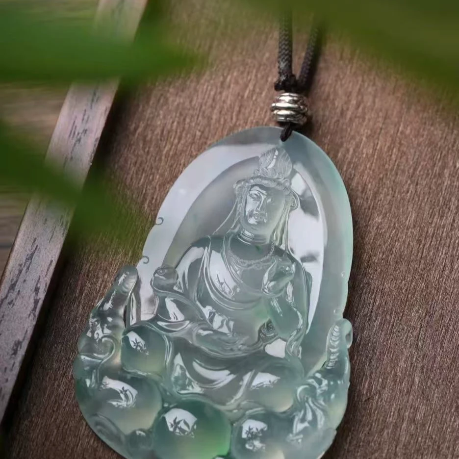 翡翠飘花精雕吊坠