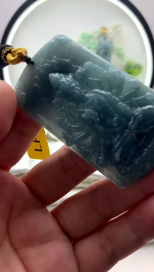 翡翠未镶嵌颈饰千手观音