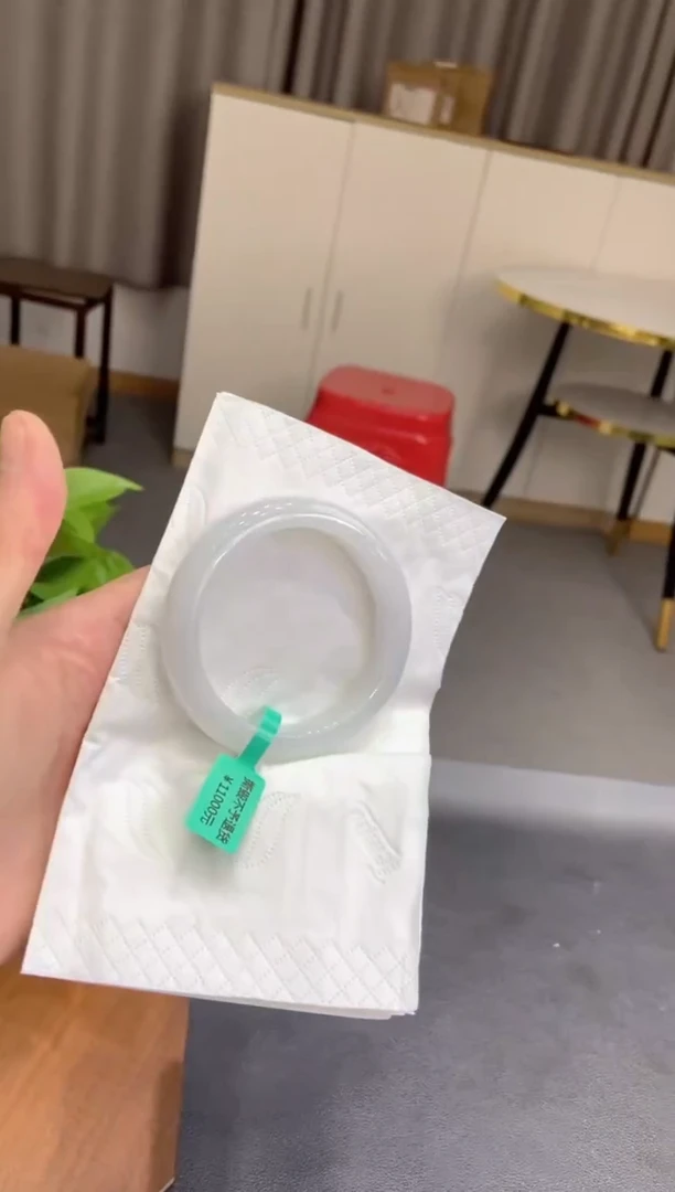 翡翠手镯未镶嵌多人05650