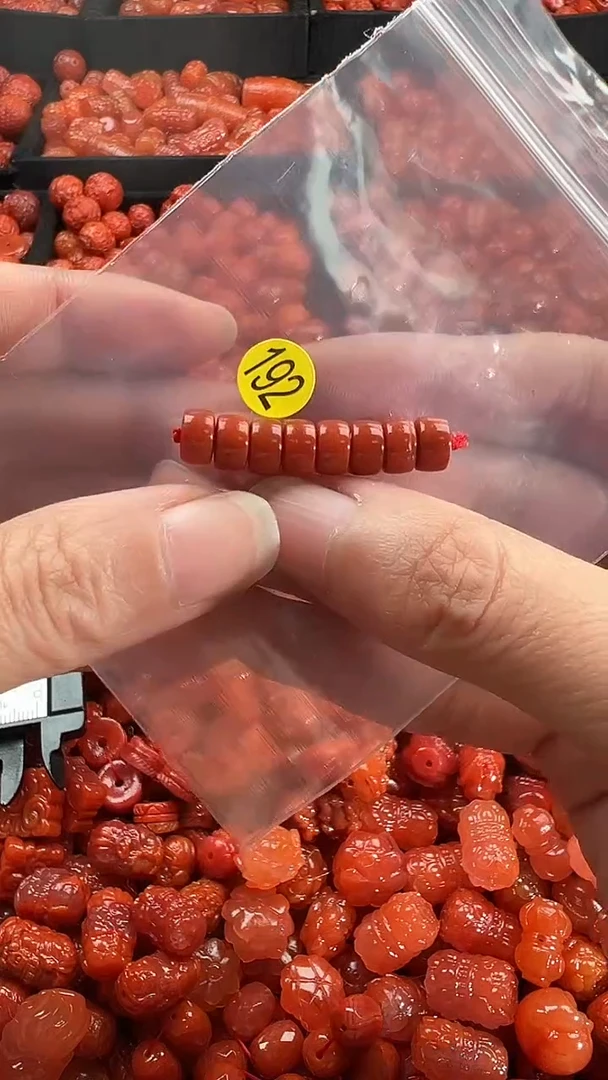 颈饰未镶嵌南红玛瑙1
