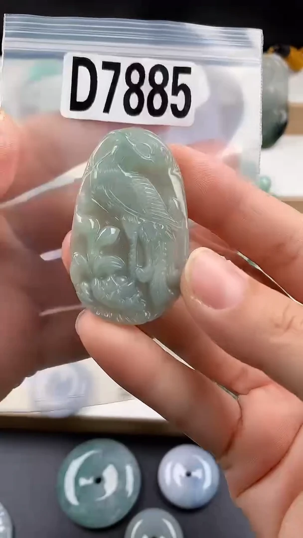 颈饰未镶嵌翡翠天然翡翠吊坠挂件