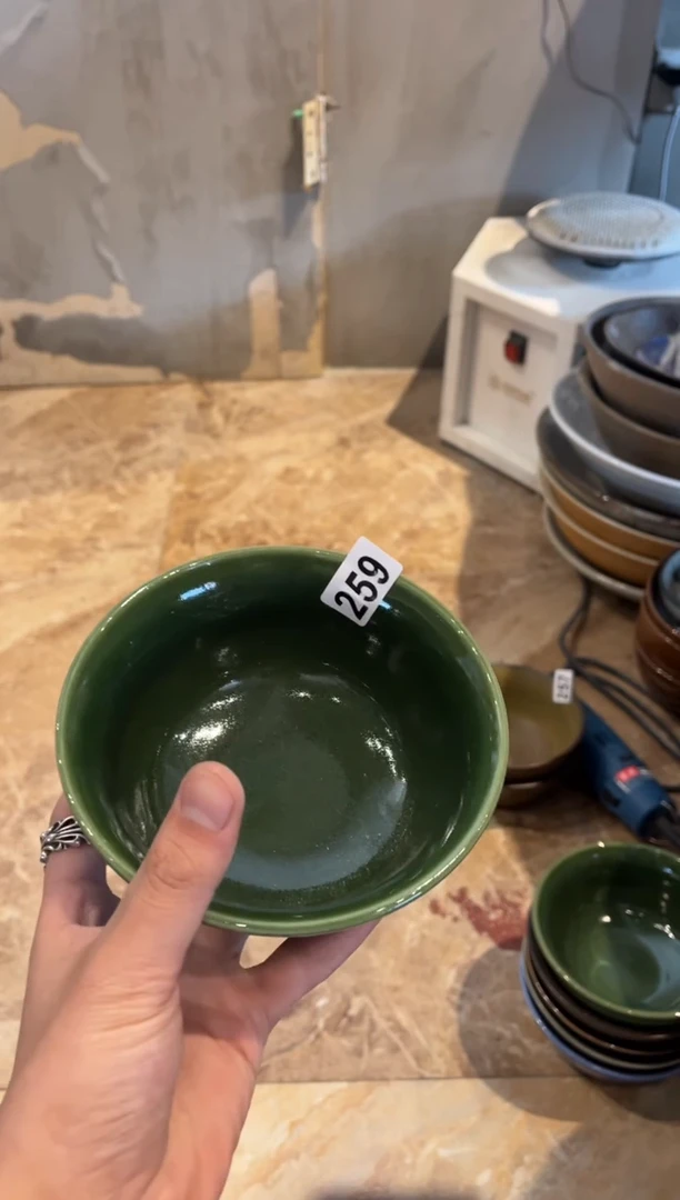 【闪购商品】瓷片259  翠绿马蹄碗1个