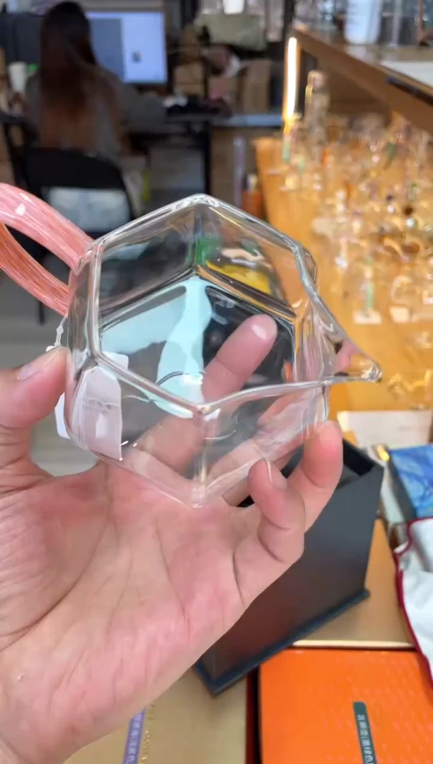 棱然霞彩公道杯