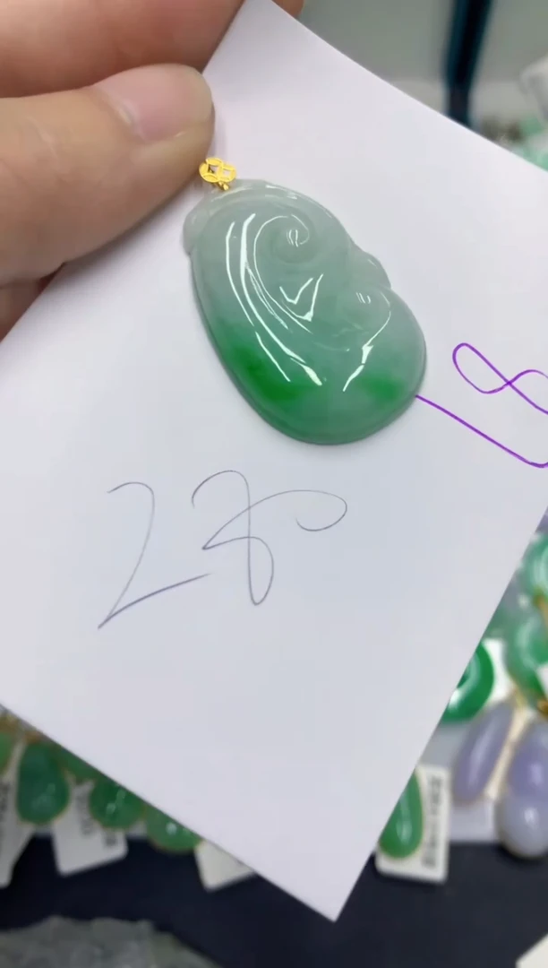 翡翠挂件18K金镶嵌翡翠