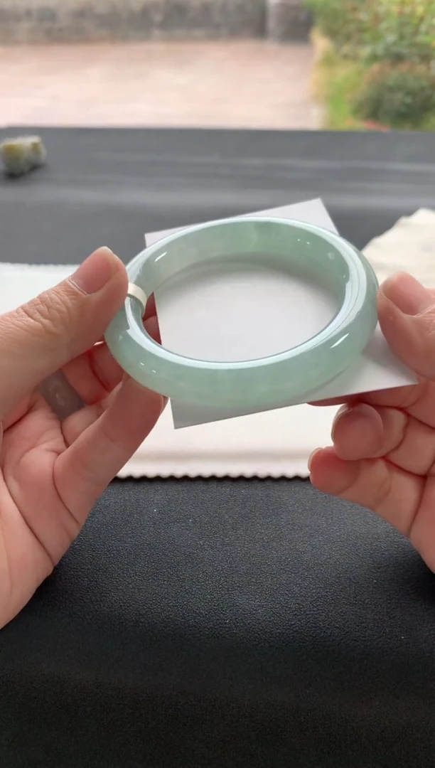 【闪购商品】翡翠手镯未镶嵌54.3圆条A6379买断