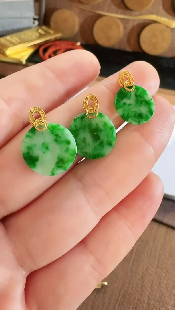 翡翠18K金镶嵌颈饰吊坠 多样性发货  发一个