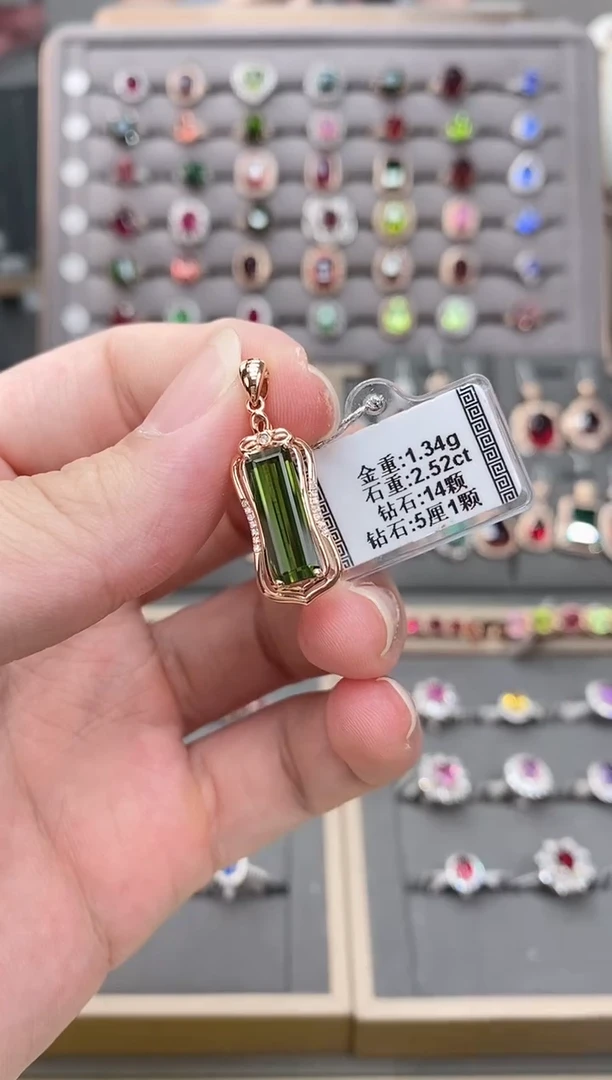 颈饰18K金镶嵌碧玺2.52