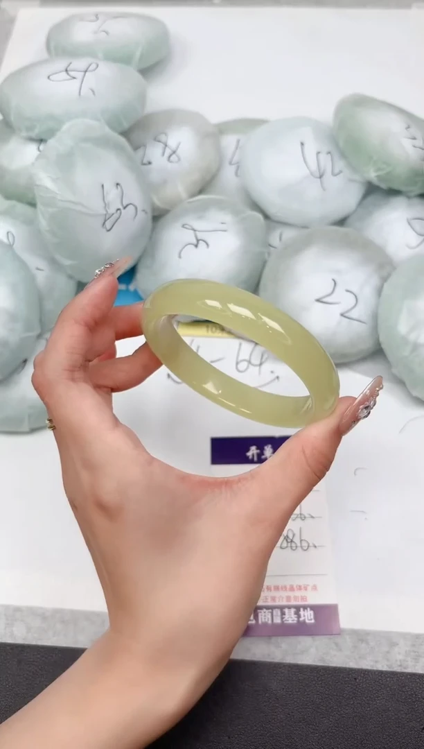 石英质玉手镯未镶嵌126-58.6