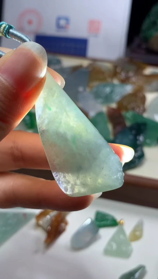 【闪购商品】翡翠颈饰未镶嵌吊坠