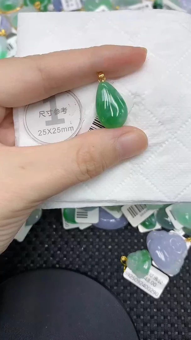 颈饰18K金镶嵌翡翠11111111111