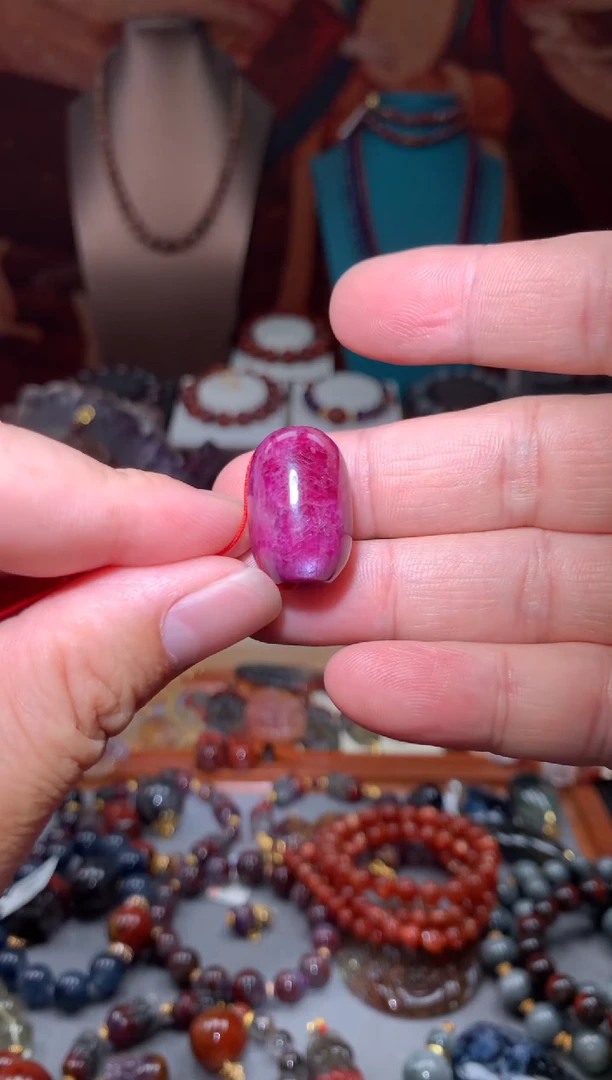 未镶嵌珠子红宝石多样性