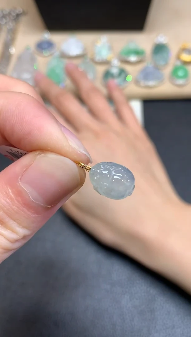 【闪购商品】翡翠颈饰18K金镶嵌貔貅【无服务费】