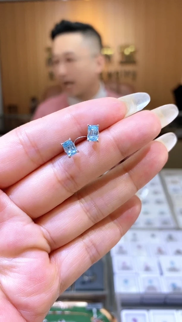 【闪购商品】锆石耳钉银S925镶嵌天然风信子耳钉