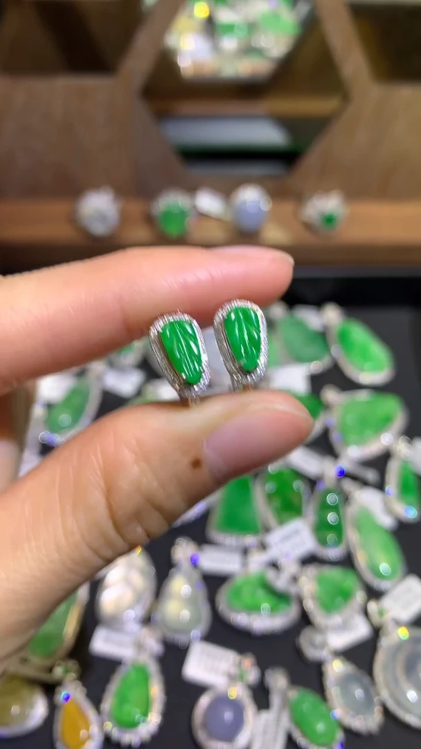 【闪购商品】翡翠耳环18K金镶嵌耳包