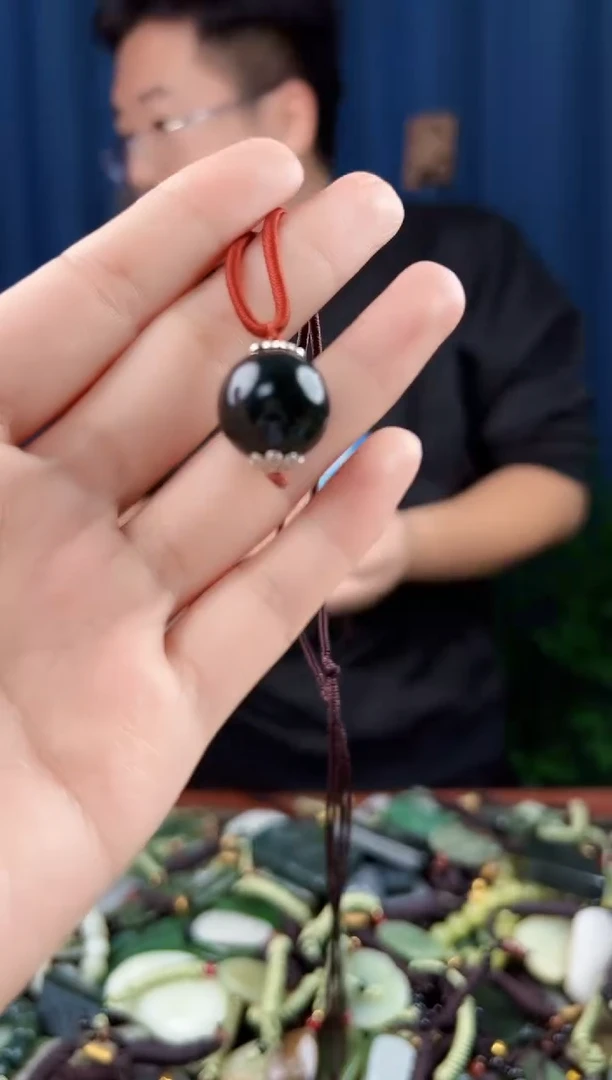 未镶嵌和田玉挂件拍一发一，