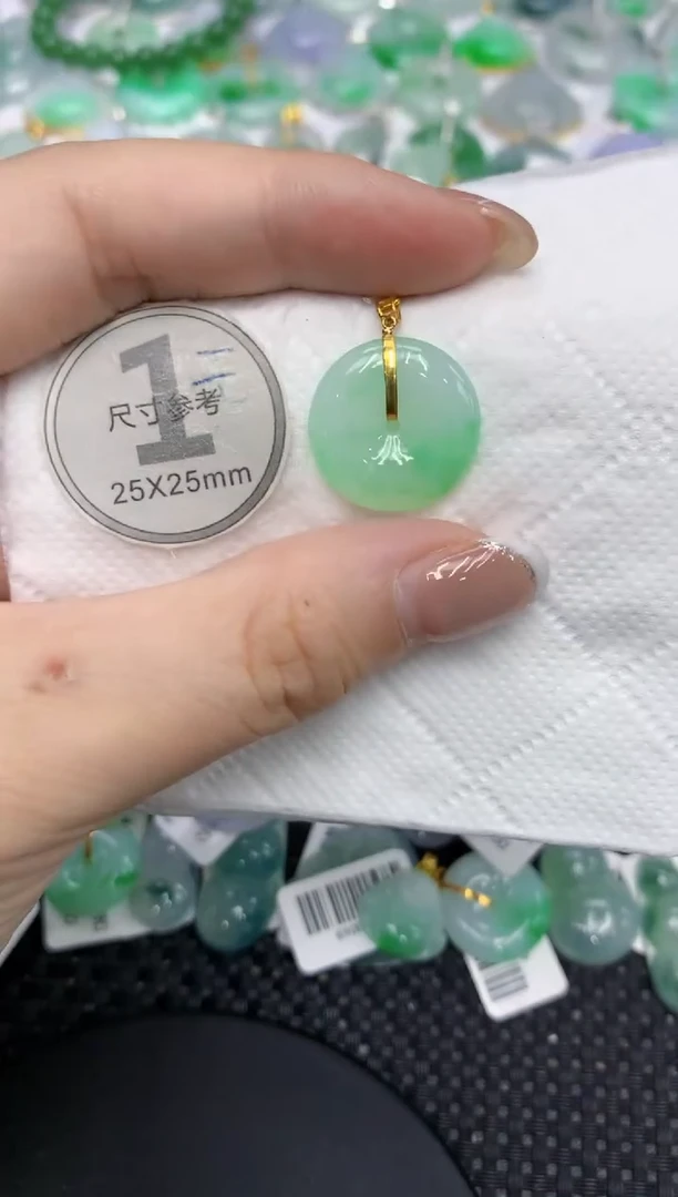 颈饰18K金镶嵌翡翠111111111
