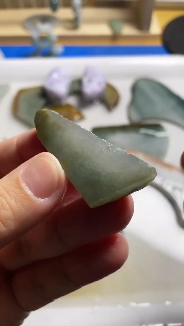 裸石翡翠好**醒翡翠小边料