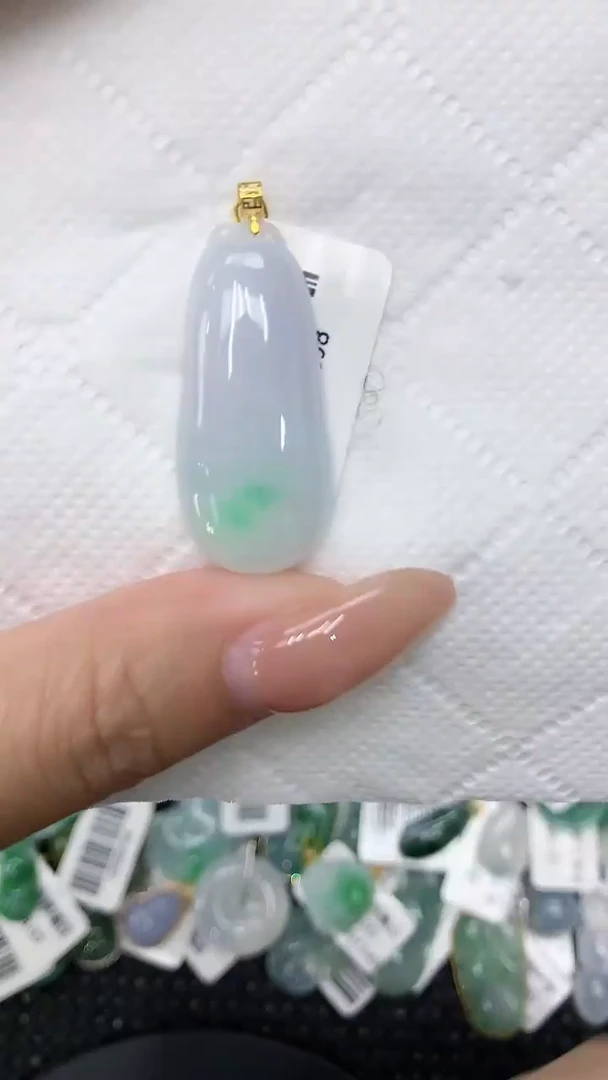 颈饰18K金镶嵌翡翠111111111111