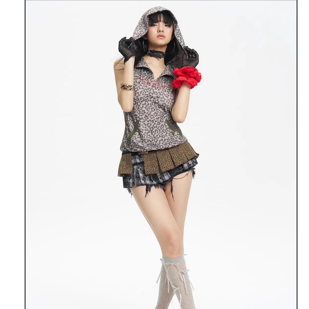 Next Passport 红色烫钻豹纹连帽背心