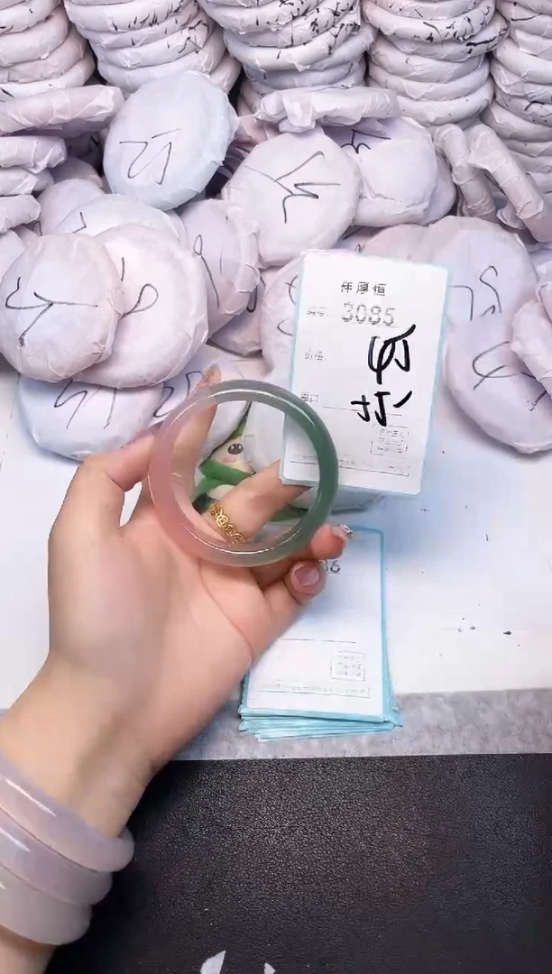 玛瑙/玉髓手镯未镶嵌3085