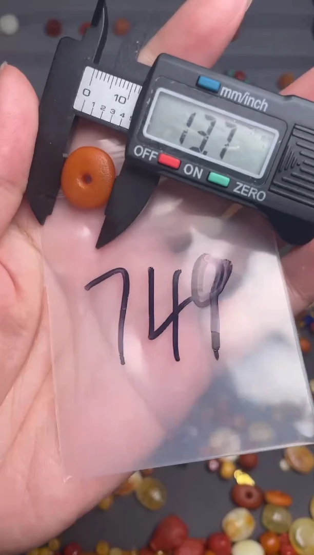 未镶嵌蜜蜡裸石多样性发其一，
