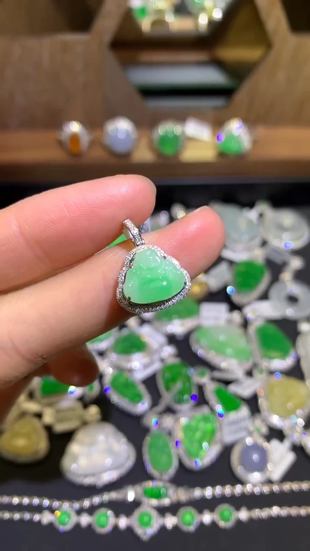 【闪购商品】翡翠吊坠(不含链)18K金镶嵌吊坠