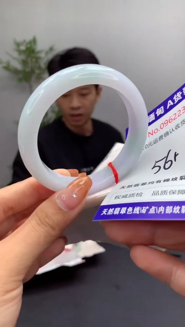 未镶嵌手镯翡翠有纹，完美者勿拍