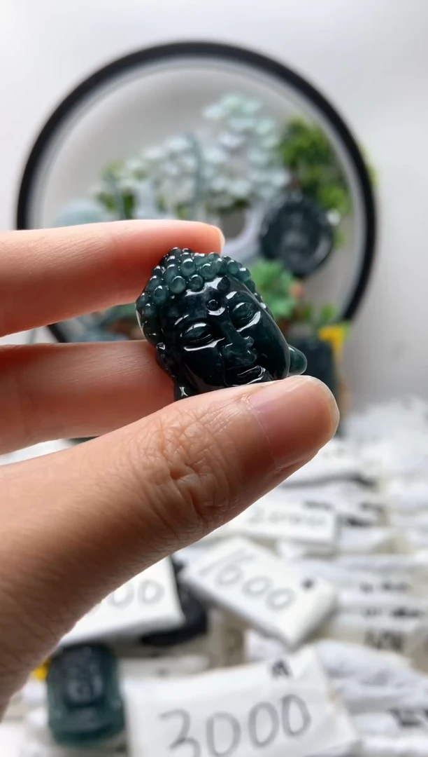 翡翠未镶嵌颈饰佛头【品质一般能接受再拍】