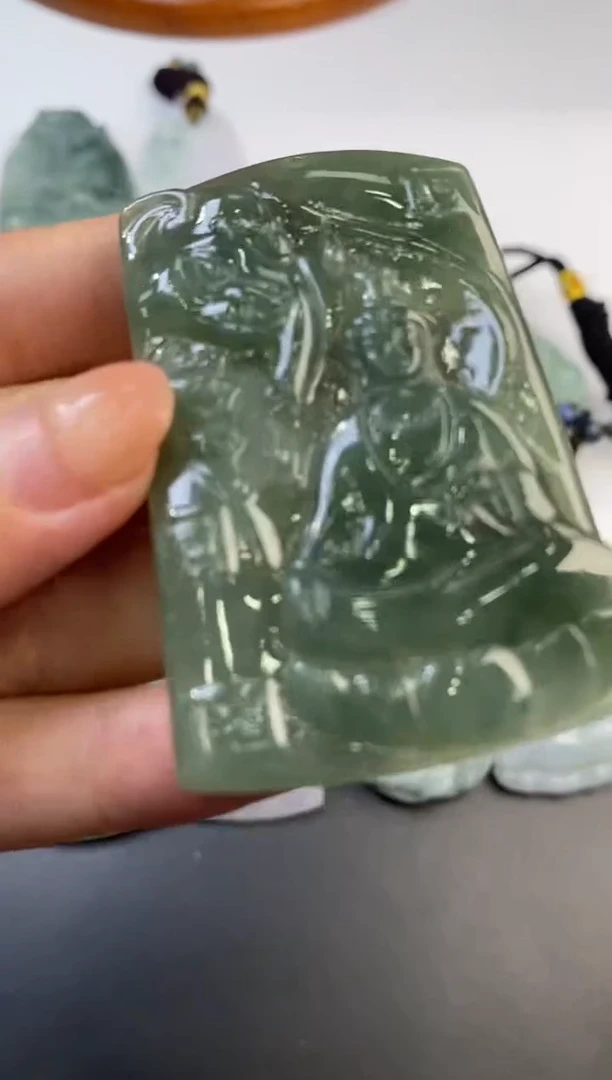 未镶嵌挂件翡翠373152    多人