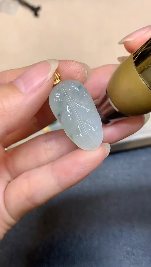 颈饰18K金镶嵌翡翠【无鉴赏期】树叶【无服务费