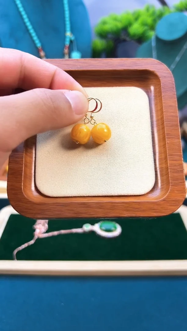 14K金镶嵌蜜蜡耳饰E01