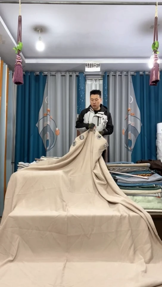 布成品窗帘  2.3