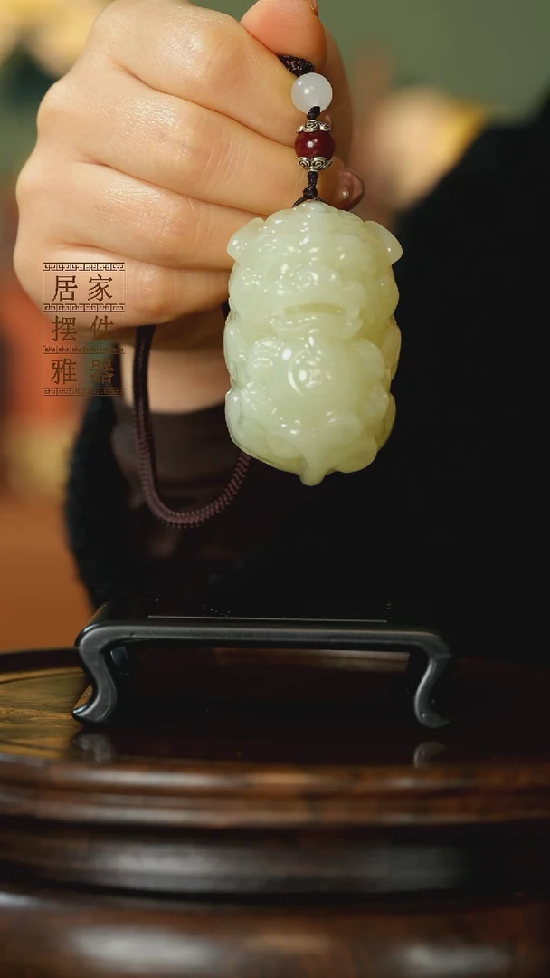 玉《貔貅抱球》摆件