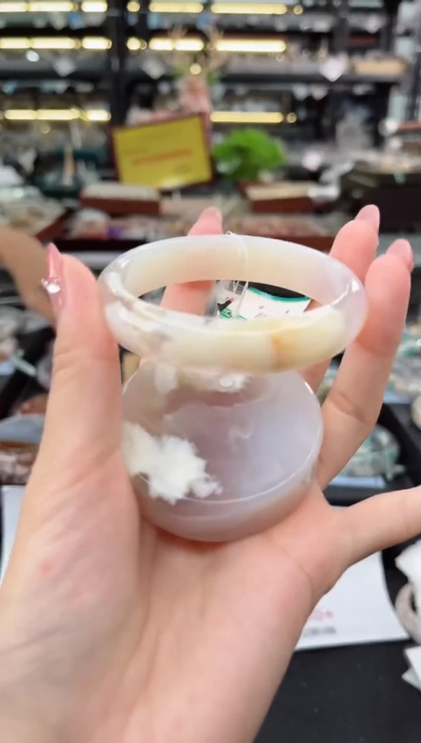 【闪购商品】石英质玉手镯未镶嵌57圈口（赠品镯心）1570136