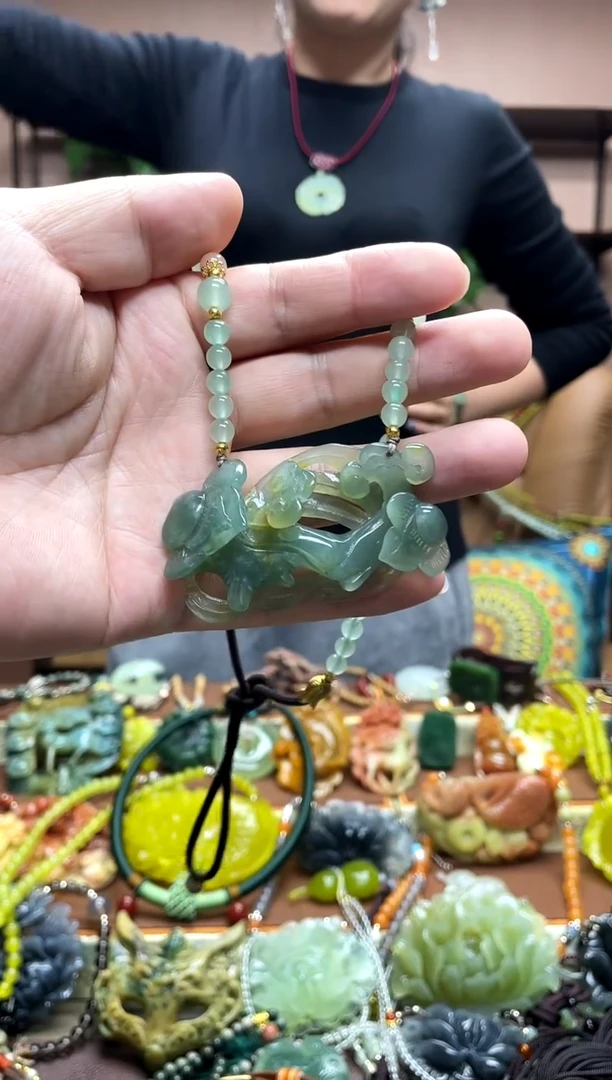 未镶嵌岫玉颈饰·