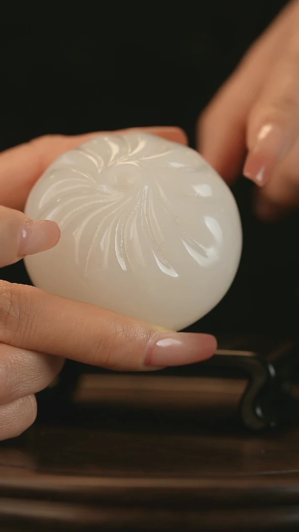 云南石荔枝白雕刻：蒸蒸日上