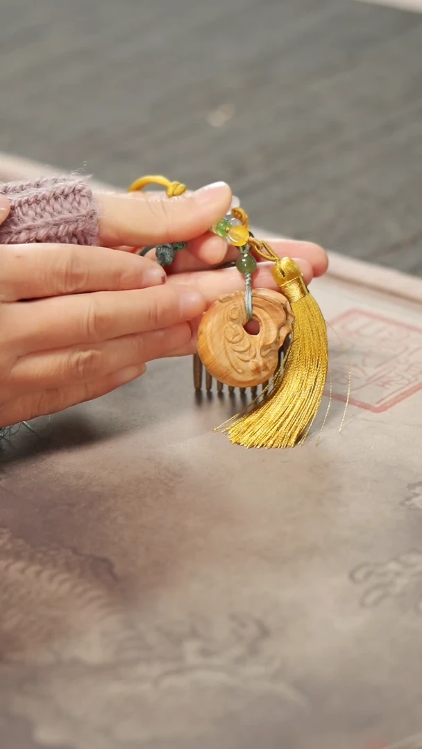 【闪购商品】柏木（崖柏）木雕陈化料钱袋挂件黄