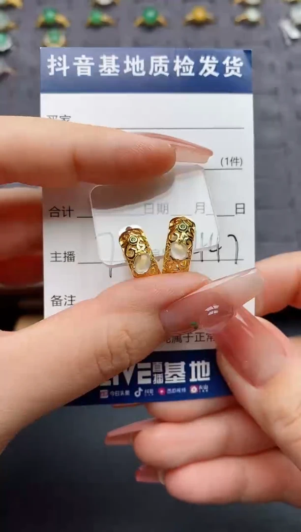 银S925镶嵌翡翠耳饰.