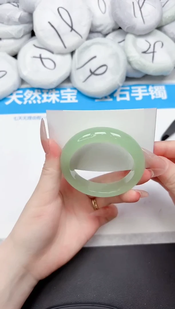 未镶嵌手镯石英质玉27-54