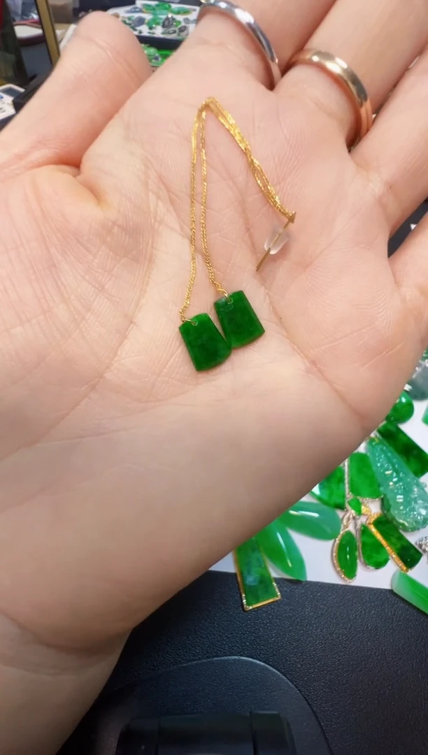 18K金镶嵌翡翠耳饰398