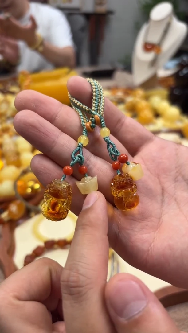 【闪购商品】蜜蜡裸石未镶嵌发其一