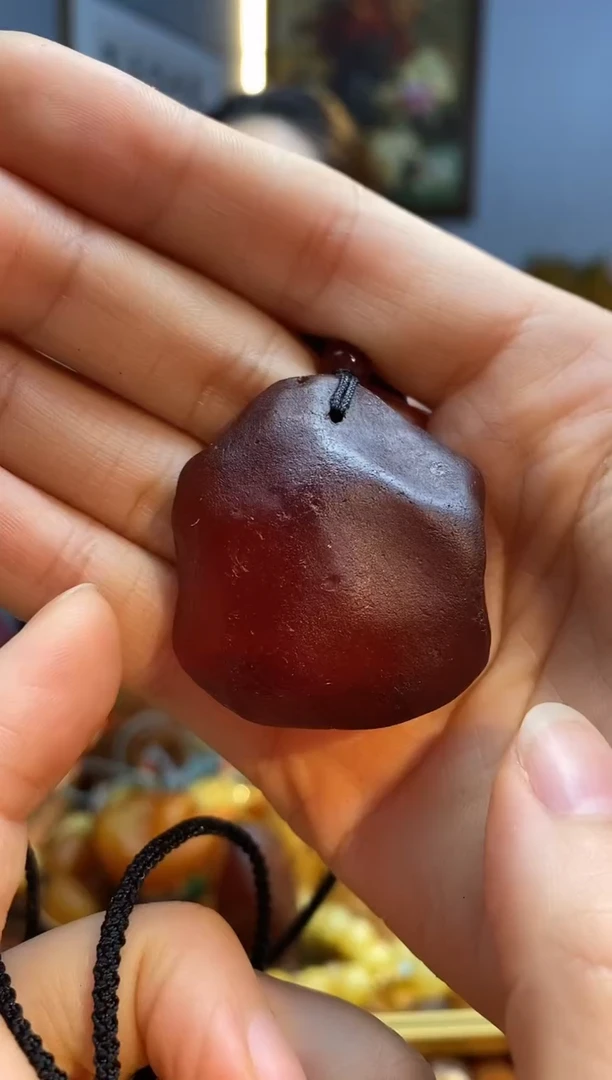 未镶嵌颈饰琥珀吊坠