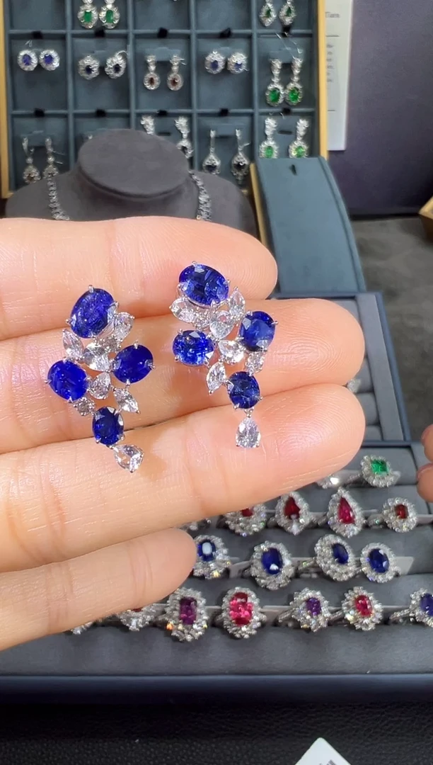 【闪购商品】蓝宝石耳钉18K金镶嵌耳钉