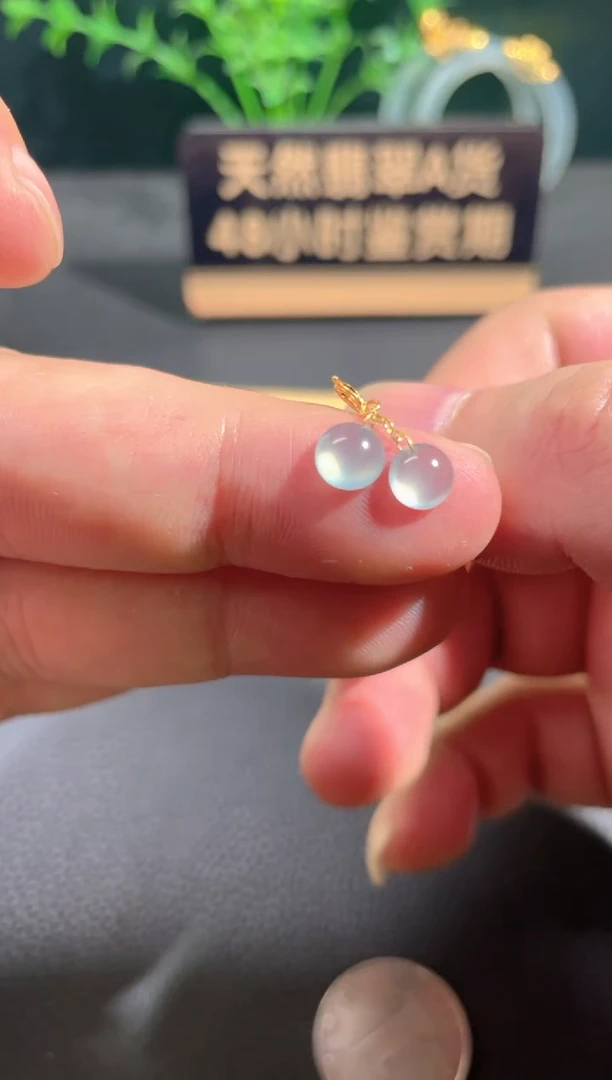 翡翠18K金镶嵌颈饰翡翠