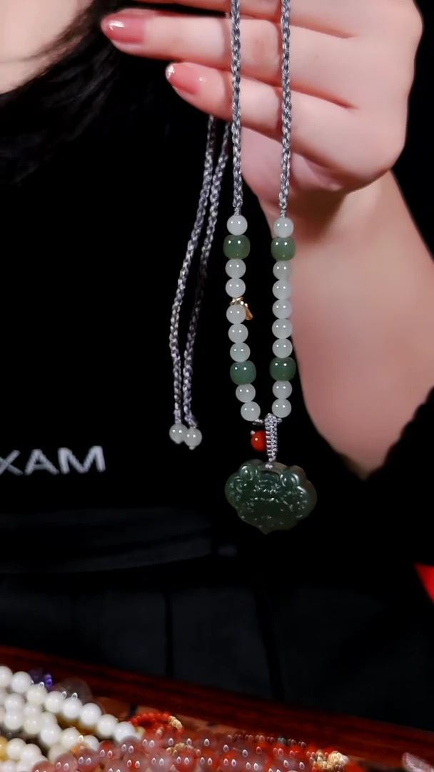 颈饰银S925镶嵌和田玉祥云锁