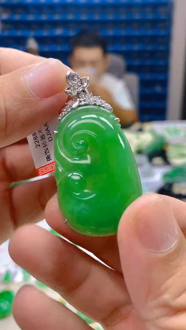 颈饰18K金镶嵌翡翠新号开播 全场乱卖