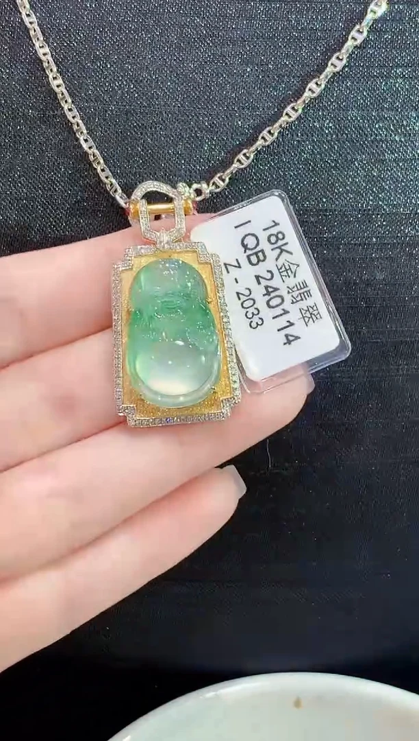 吊坠(不含链)18K金镶嵌翡翠多样性发其一