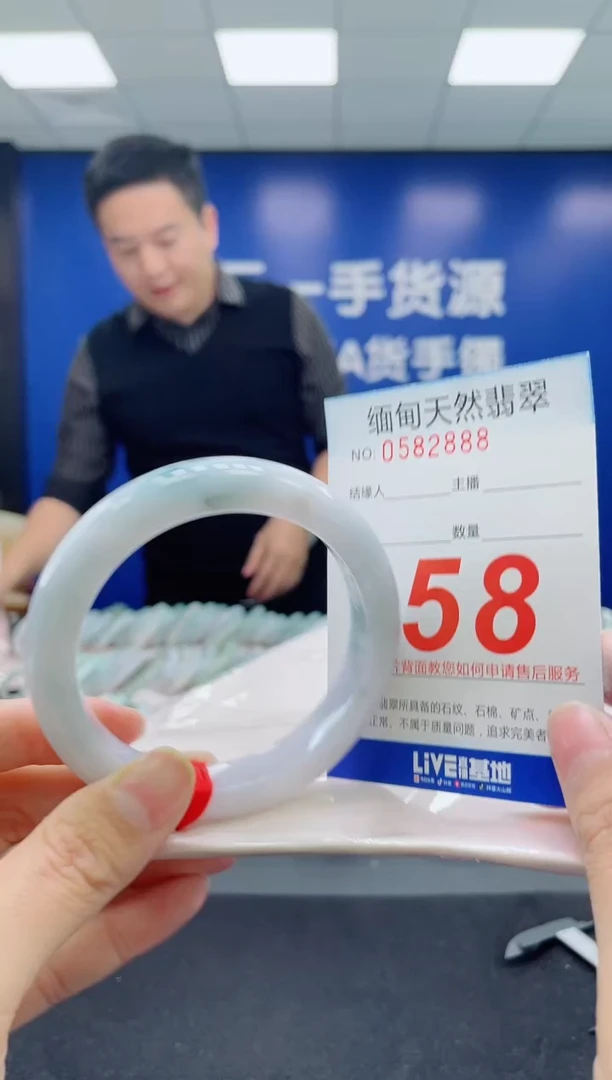 未镶嵌手镯翡翠天然翡翠手镯